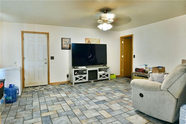 3138 Mccleary Jacoby Rd, Cortland, OH 44410 - living area with a ceiling fan and baseboards