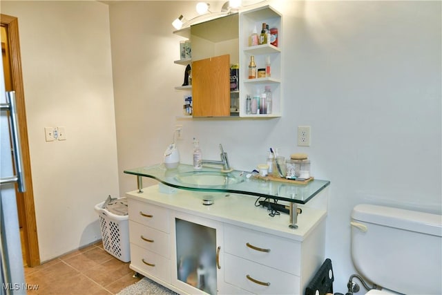 3138 Mccleary Jacoby Rd, Cortland, OH 44410 - half bath with toilet, tile patterned floors, and vanity