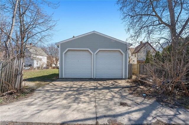 2142 W 95th St, Cleveland, OH 44102 - detached garage with fence