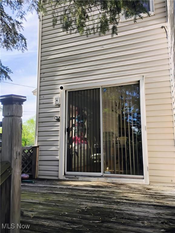 13418 Coath Ave, Cleveland, OH 44120 - entrance to property featuring a deck
