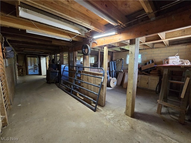 9368 Madison Rd, Montville, OH 44064