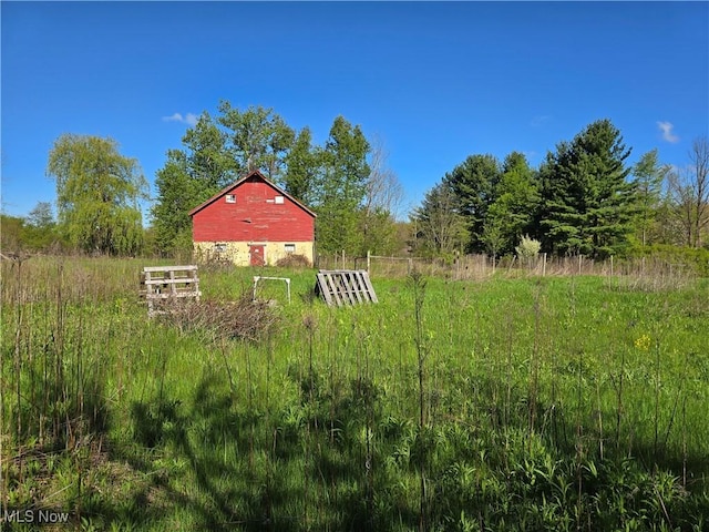9368 Madison Rd, Montville, OH 44064
