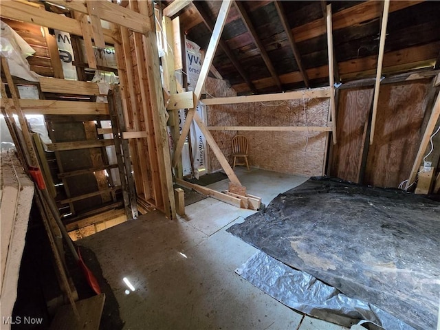 9368 Madison Rd, Montville, OH 44064