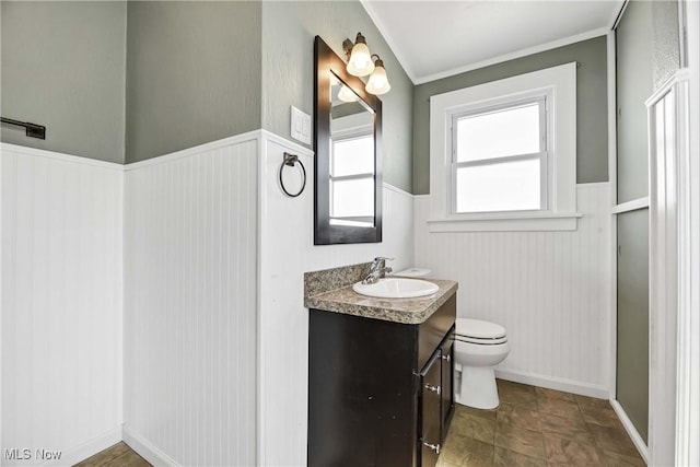 7700 Spring Garden Rd, Parma, OH 44129 - bathroom with a wainscoted wall, toilet, vanity, and crown molding