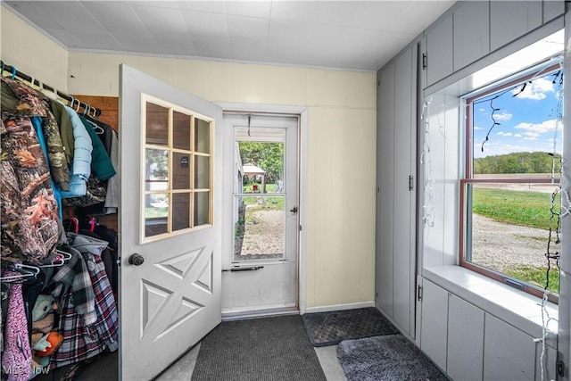 15561 Georgetown St NE, Minerva, OH 44657 - entryway with dark carpet and baseboards