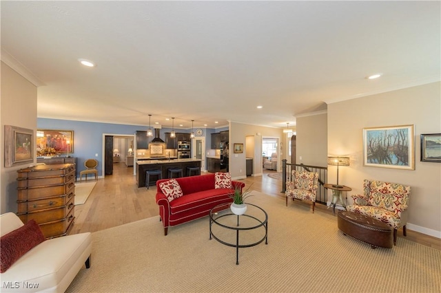 living room featuring crown molding, light wood-style floors, baseboards, and recessed lighting