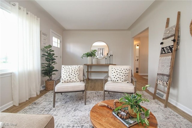 1674 Yolanda Dr, Austintown, OH 44511 - living area featuring wood finished floors and baseboards