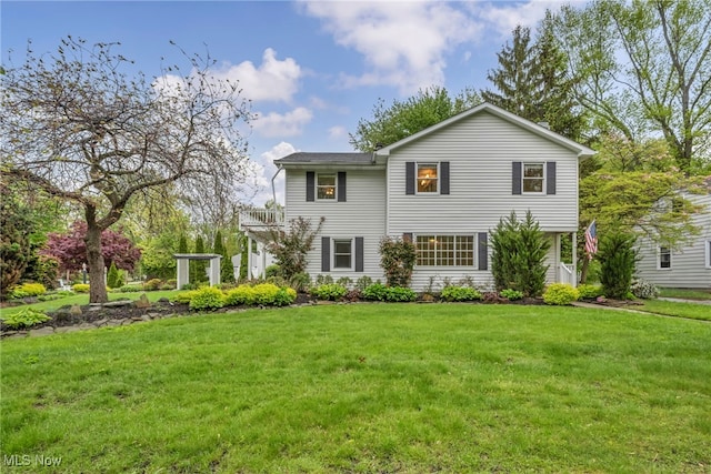 view of front of home with a front lawn