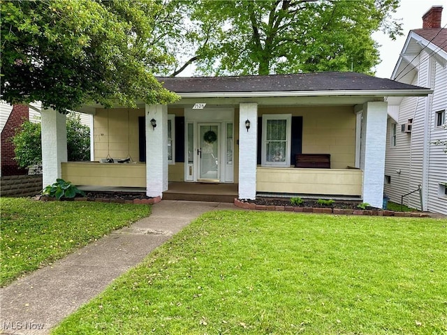 1528 20th St, Parkersburg, WV 26101 - bungalow-style home featuring a porch, a front yard, and a shingled roof