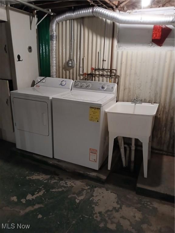 3609 Stoer Rd, Shaker Heights, OH 44122 - laundry area with independent washer and dryer