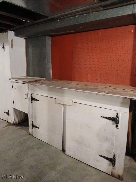 3609 Stoer Rd, Shaker Heights, OH 44122 - detailed view of concrete floors