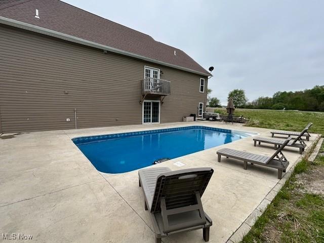 4718 Brushwood Rd, Wakeman, OH 44889 - swimming pool featuring a patio