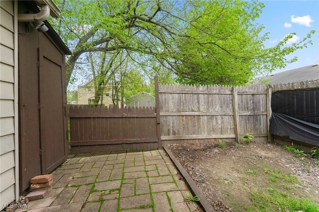 215 Holford Ave, Niles, OH 44446 - view of yard with fence
