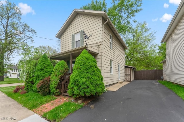 215 Holford Ave, Niles, OH 44446 - view of home's exterior featuring fence