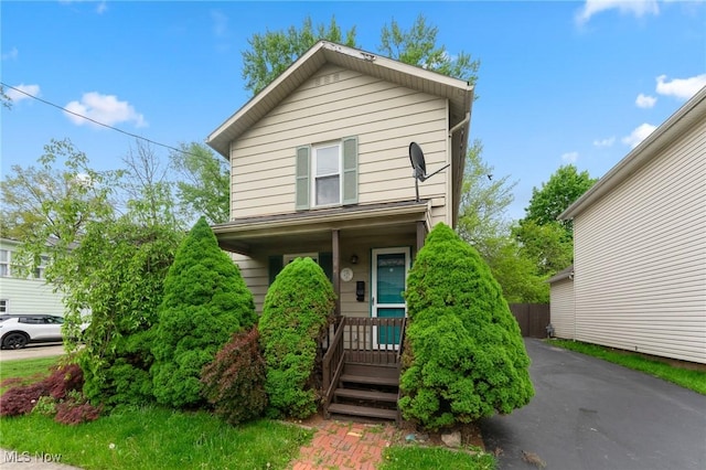 215 Holford Ave, Niles, OH 44446 - view of front of house featuring covered porch