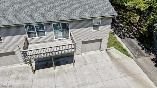 213 Knollton Dr, Millersburg, OH 44654 - view of side of home featuring a shingled roof, a garage, and driveway