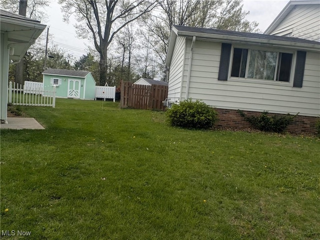 4222 Kenyon Ct, Lorain, OH 44053 - view of yard