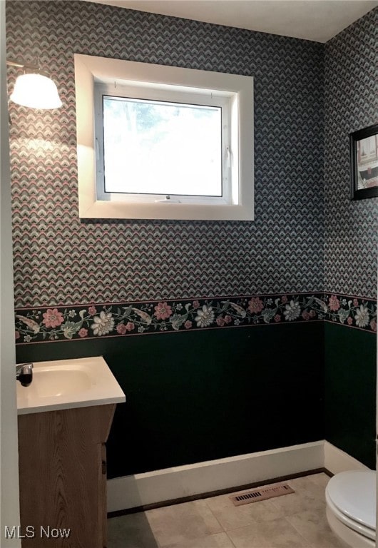 636 4th St, Marietta, OH 45750 - bathroom featuring wallpapered walls, toilet, vanity, and baseboards
