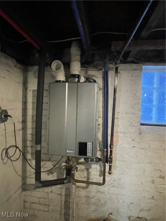 3217 W 14th St, Cleveland, OH 44109 - utilities with water heater