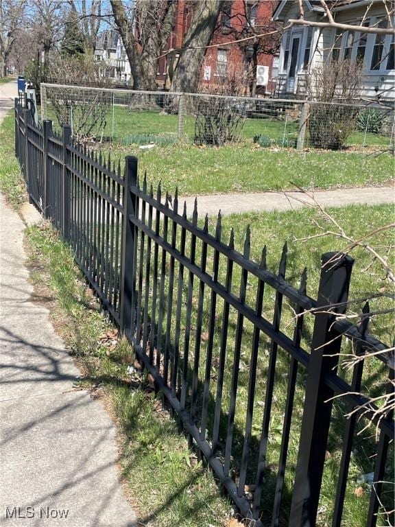 3217 W 14th St, Cleveland, OH 44109 - gate with fence