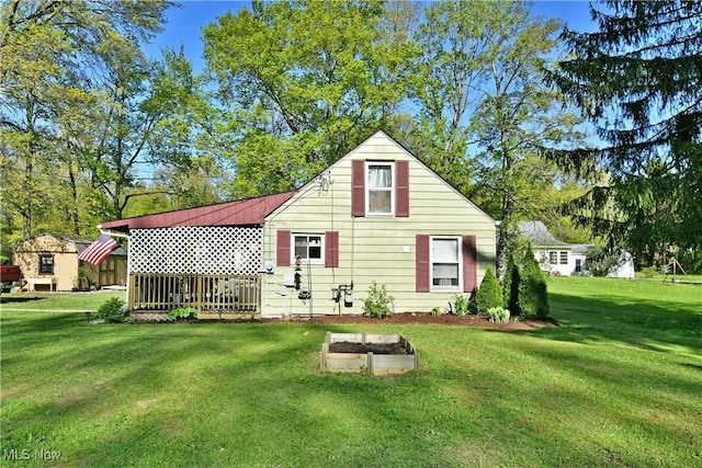 3122 Mccleary Jacoby Rd, Cortland, OH 44410 - back of house with a yard
