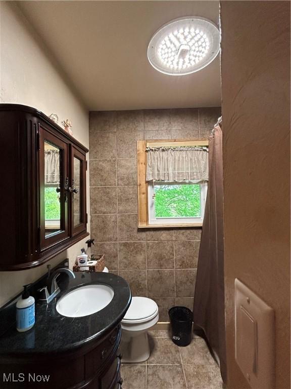 385 Truax Ln, Weirton, WV 26062 - bathroom with tile patterned floors, toilet, vanity, and a shower with shower curtain