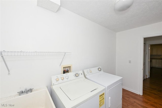 4212 Castle Rdg, Copley, OH 44321 - laundry room featuring washing machine and clothes dryer, wood finished floors, a textured ceiling, and baseboards