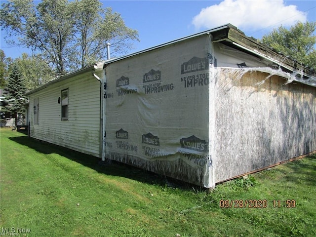 2817 Cemetery Rd, Ashtabula, OH 44004 - view of property exterior featuring a yard