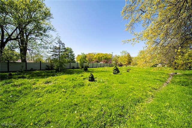 2226 W 13th St, Ashtabula, OH 44004 - view of yard featuring fence
