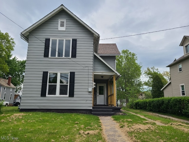 157 W Ely St, Alliance, OH 44601 - traditional home featuring a front lawn