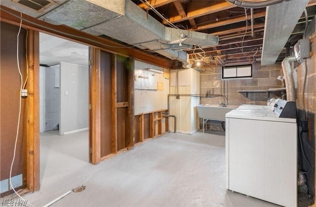 basement featuring washing machine and dryer