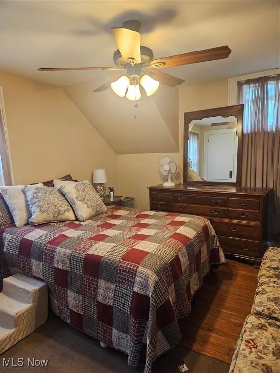 825 Summit St, Salem, OH 44460 - bedroom featuring dark wood-style flooring and a ceiling fan