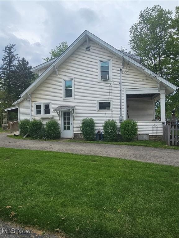 825 Summit St, Salem, OH 44460 - view of front of house featuring a front yard
