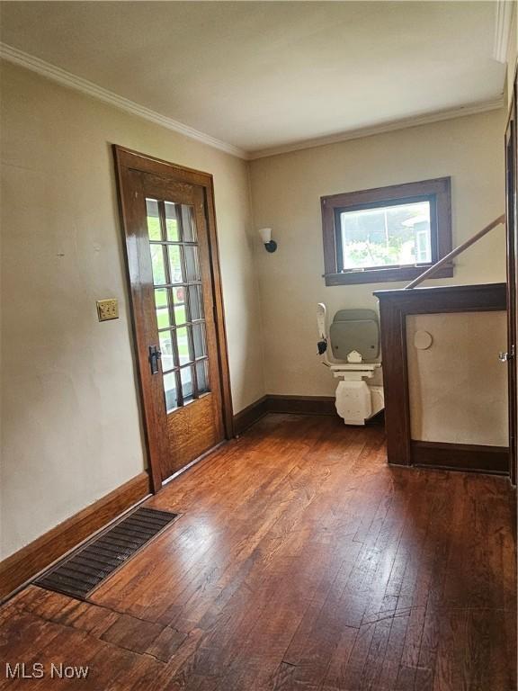 825 Summit St, Salem, OH 44460 - entryway featuring dark wood-style flooring, ornamental molding, and baseboards
