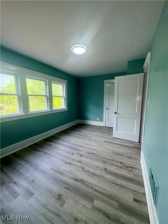 510 Parkcliffe Ave, Youngstown, OH 44511 - unfurnished bedroom with wood finished floors and baseboards