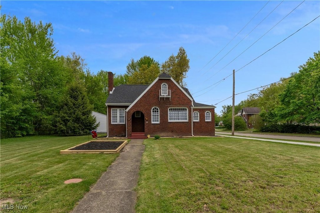 2004 Mahoning Ave NW, Warren, OH 44483 - view of front of house featuring brick siding, a front lawn, and a chimney