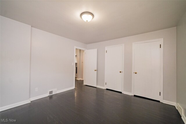 459 N Osborn Ave, Youngstown, OH 44509 - unfurnished bedroom featuring dark wood-type flooring and baseboards