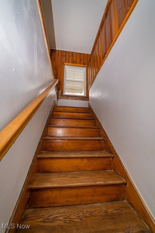 459 N Osborn Ave, Youngstown, OH 44509 - stairs with wooden walls