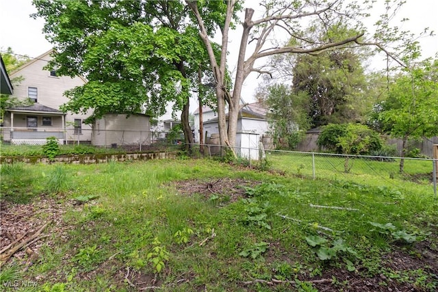 114 Mendel Ct, Elyria, OH 44035 - view of yard featuring fence