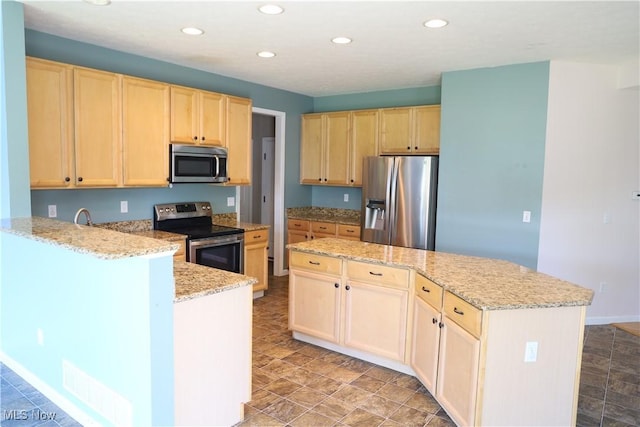 37591 Stoney Lake Dr, North Ridgeville, OH 44039 - photo 2