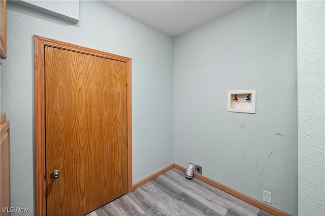 1287 E Garnet Ave, Port Clinton, OH 43452 - clothes washing area featuring wood finished floors, hookup for a washing machine, baseboards, and electric dryer hookup