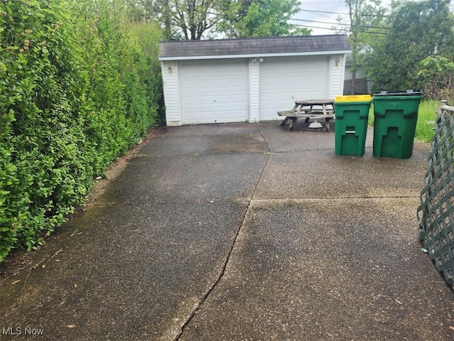 view of detached garage