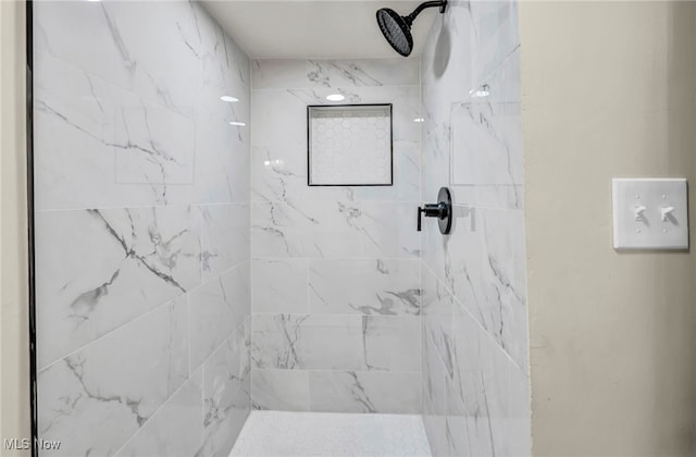 bathroom featuring tiled shower