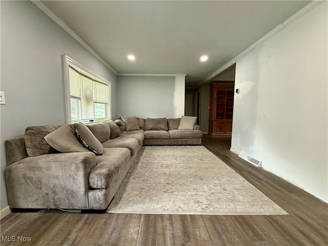 living room featuring dark wood-style flooring, crown molding, recessed lighting, and baseboards