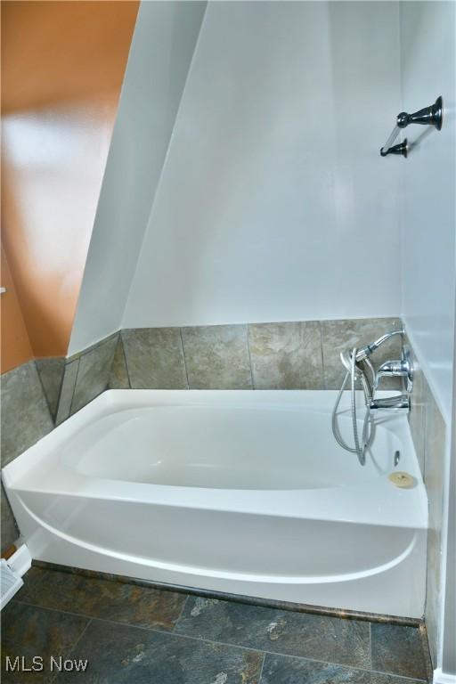 9960 Ridge Rdg, Farmdale, OH 44417 - full bathroom featuring a bathtub