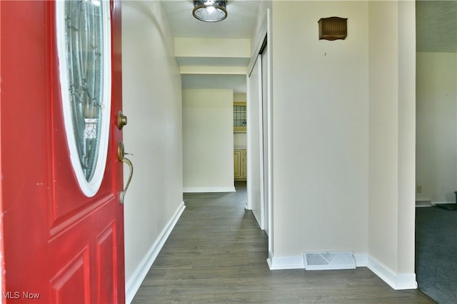 9960 Ridge Rdg, Farmdale, OH 44417 - hall featuring dark wood-style floors and baseboards