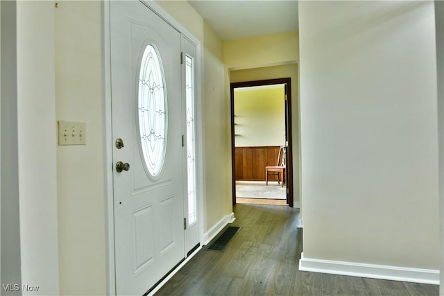 9960 Ridge Rdg, Farmdale, OH 44417 - entrance foyer featuring baseboards and dark wood-type flooring