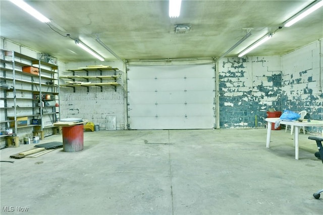 9960 Ridge Rdg, Farmdale, OH 44417 - view of garage