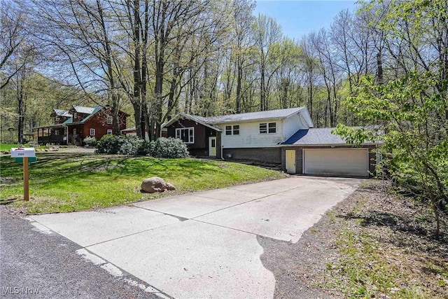 265 Franklin Dr, Doylestown, OH 44230 - view of front of home with an attached garage, concrete driveway, and a front lawn