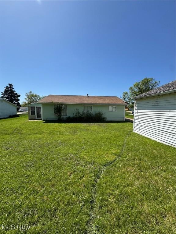 5897 Kimberly Dr, Bedford Heights, OH 44146 - view of green lawn